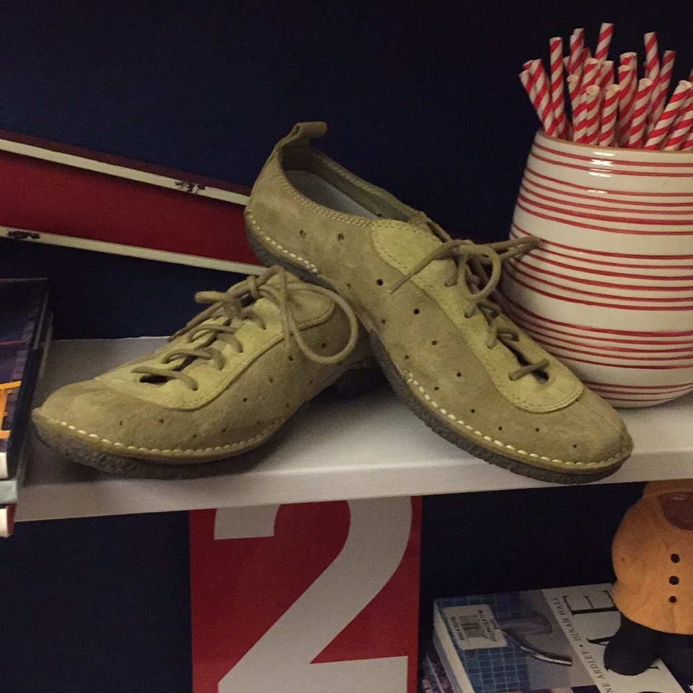 EUC Merrell Sporty Trail Shoe. Great Color!